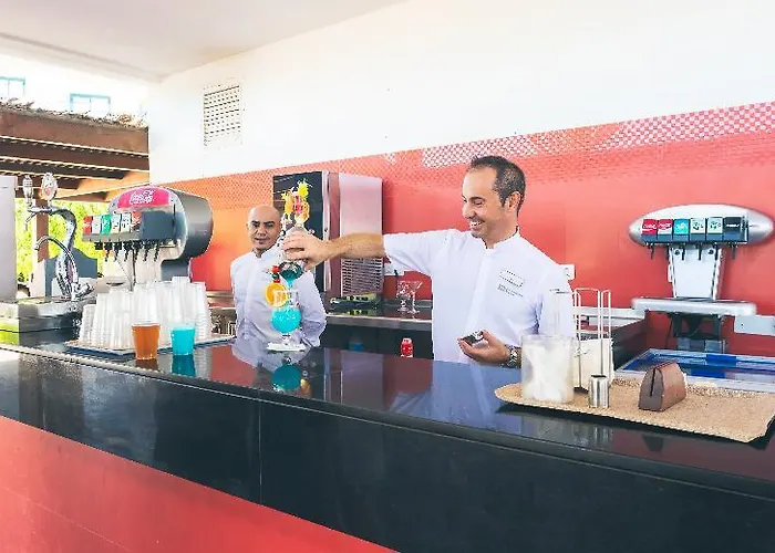 兰萨罗特岛蓝色湾酒店 *